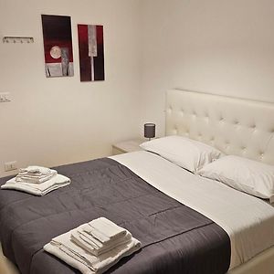 Studio Lit King-Size