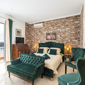 Villa Adrian