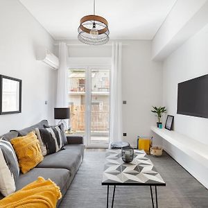 Bright, Modern Retreat Near Acropolis In Koukaki