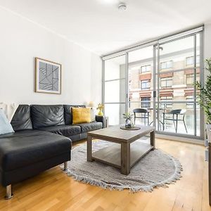 A Modern & Stylish Studio Next To Darling Harbour