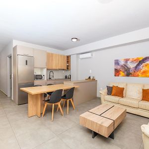 Ivy Apartments In The Heart Of Athens