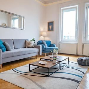 Chic Central Flat With River View