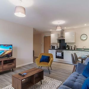 Spacious & Bright 2 Bed Apartment Manchester