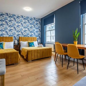Brand New The Palms: Luxury Family Residence