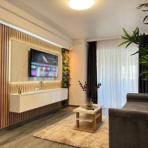 Luxury Glam Apartments Central Adress Bucuresti With Parking