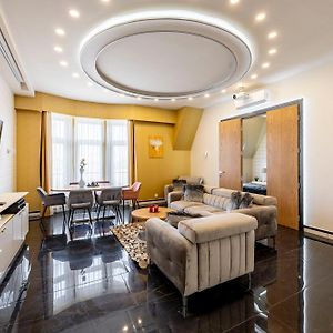 Appartement à 3 Chambres à Coucher
