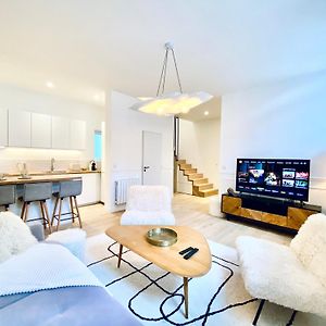 Velvet - Best Keys - Maison Duplex Elegante - Plein Centre Ville - Deco Minimaliste & Cosy - Literie Haut De Gamme - 2 Chambres Separees - Lit Queen Size & 1 Canape Convertible - Smart Tv - Wifi Fibre - Check-In Autonome