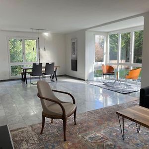Amazing 2 Bedroom Flat: Specious And Central