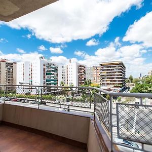 Amplio Piso En Nervion, Excelente Zona De La Ciudad.
