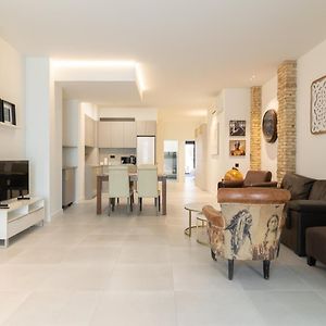 Luxury Apartment City Center