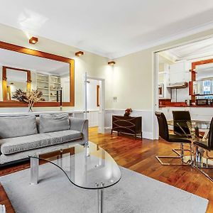 Appartement à 2 Chambres à Coucher