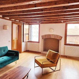Appartement à 3 Chambres à Coucher