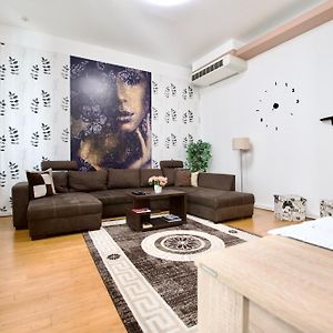 Appartement à 2 Chambres à Coucher