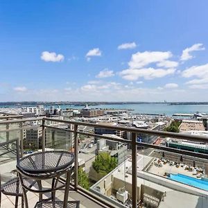 Stunning View Studio With Balcony - Gym, Pool And Free Parking!