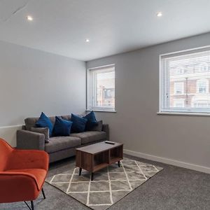 Contemporary 2 Bedroom Apartment In Liverpool