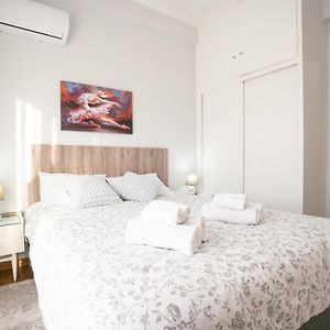 Modern Renovated Place In The City - Medley Serenity