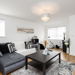 Spacious Luxury House In Canterbury With Free Parking & Garden - Sleeps 7