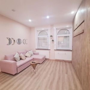 Magnolia Pink Studio New And Fully Equipped