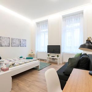 Luxury New-3Bdr 3Bth Sauna!City Center