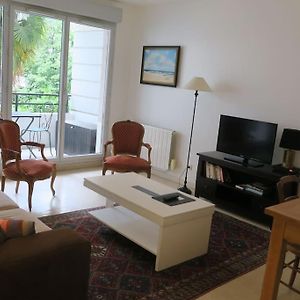 Appartement Confortable Et Au Calme Avec Terrasse Proche Du Metro - Accueil Personnel