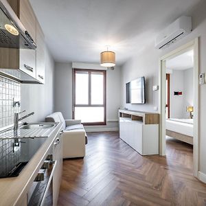 Yid Quiet Apartment With Parking