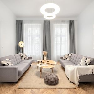 Appartement à 2 Chambres à Coucher