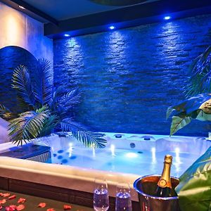 L’Insolite, Spa Privatif (Appartement Jacuzzi)