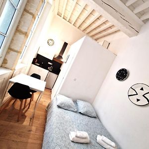 Joli studio à deux pas de la place du forum