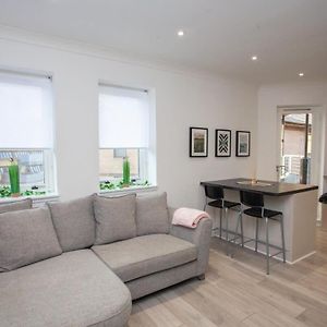 Bright Central Flat With Balcony And Free Parking