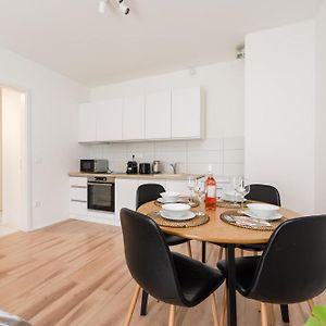 Brand New Modern Apartment-2 Rooms-Balcony-Garage