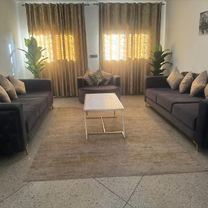 Appartement à 2 Chambres à Coucher