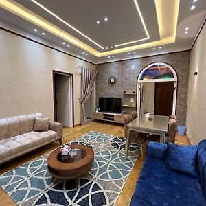 Appartement à 3 Chambres à Coucher