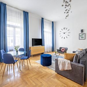Appartement à 2 Chambres à Coucher