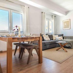 Commodious Apartment Near Center By Rems