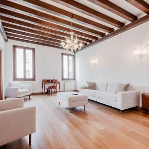 Appartement à 3 Chambres à Coucher