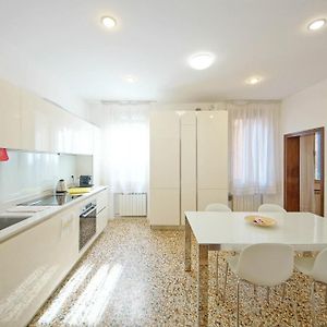 Appartement à 3 Chambres à Coucher