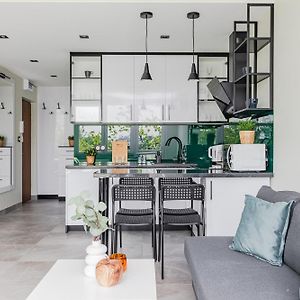 Superapart Saska 48A, Sleek 6Th-Floor Studio With Balcony & Elevator Access