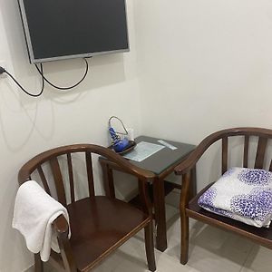 Nam Cuong Motel - Phong Don Co Cua So Thoang Mat Khep Kin - Thang May