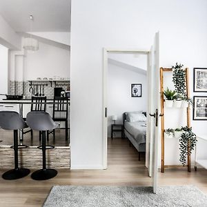 Fully-Furnished Apartment With Air Conditioning For Families, Cracow Old Town