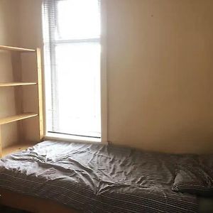 Single Room - Town & University Nearby, 24H Bus, Airport-Linked