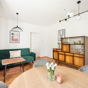 Metro Raclawicka Homey Apartment