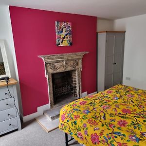 Entire Ground Floor Flat, Free Off-Street Parking And Large Garden