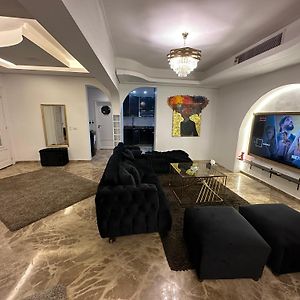 Modern 1-Bedroom Apartment In Zamalek Visits Allowed