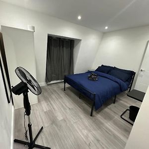 Small Studio Flat Central London Zone 1