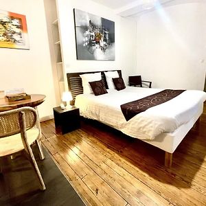 Studio Lit King-Size