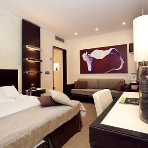 Les Fleurs Luxury House