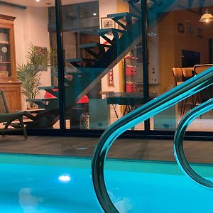 Loft Spa Reims-fr 200m2 privatifs, piscine intérieure chauffée, spa et parking