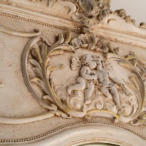 Bien d'exception en face du Palais des Papes