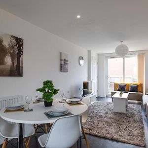 Stanley Sparkle Stays - 4Brooms, 4Beds, Prkg, Wifi