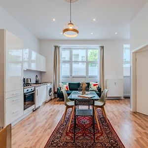 Spacious, Central 3 Room Flat With Gym & Play Area